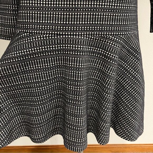 Loft Chic Black and White Patterned long sleeve fit and flare Dress Size small - Picture 4 of 11